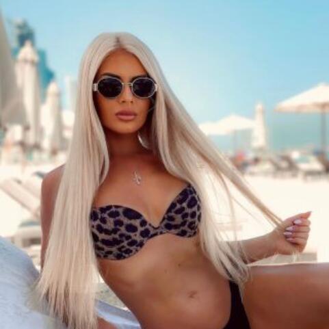 Live Female Model